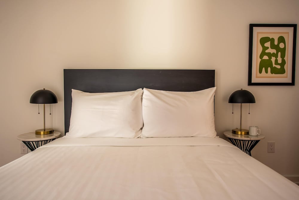 Sosuite 2BR Apt w W D Newly Renovated