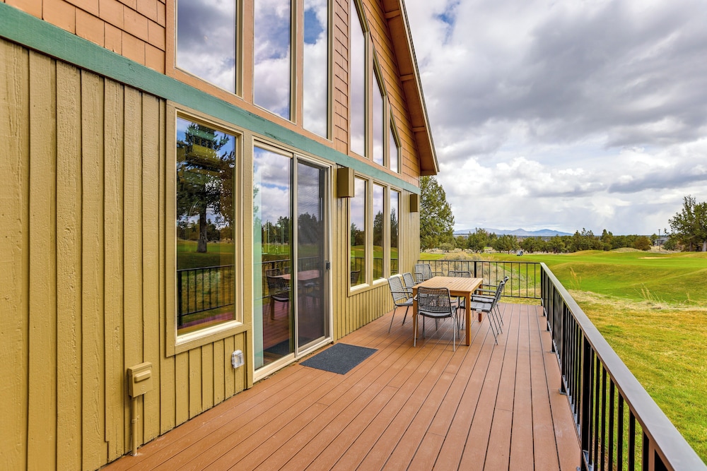 Hike, Fish & Ski: Redmond Escape w/ Hot Tub!