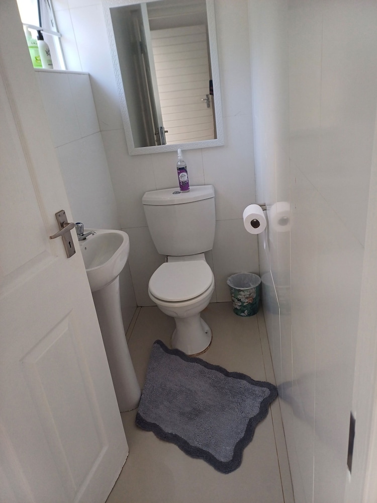 Cosy 2 Bedroom Apartment in a Prominent Area of East London Nahoon