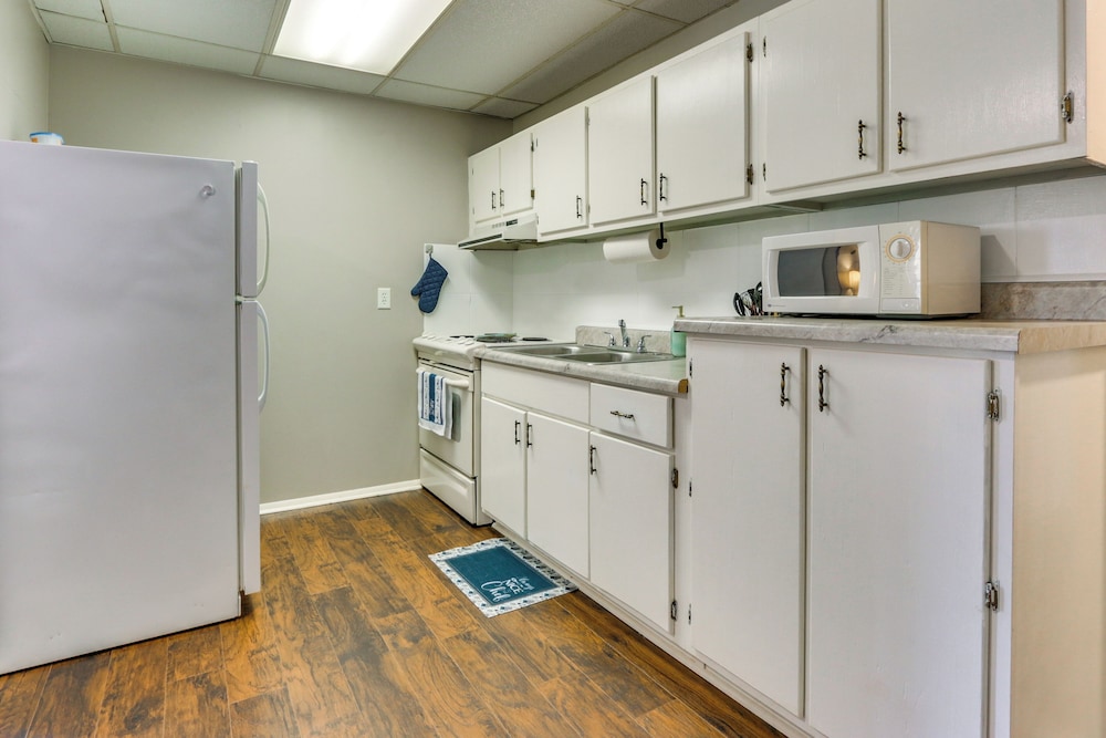 14 Mi to Black Moshannon! Pet-friendly Apartment