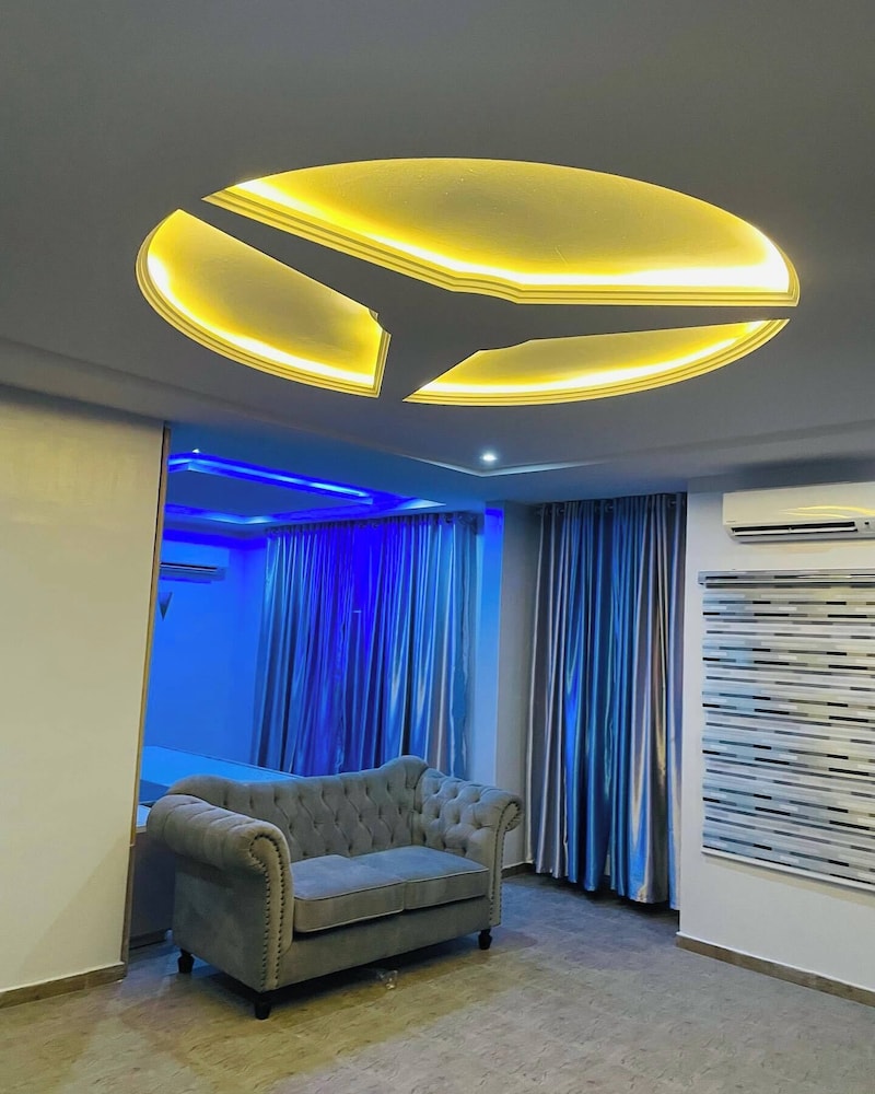Villa Maxili Hotel and Apartment