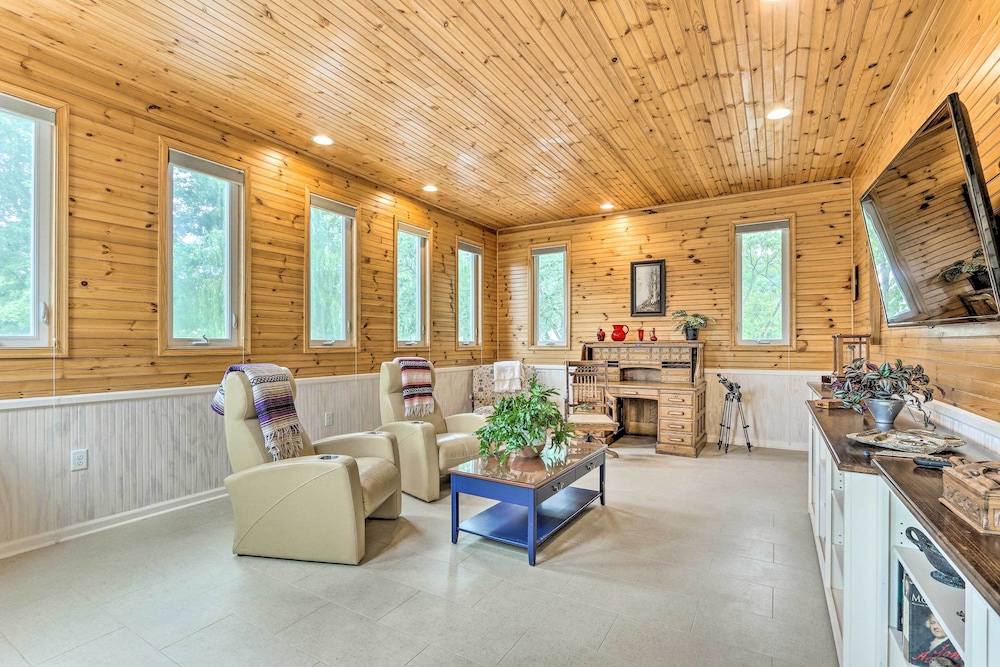Charles Town Home w/ Private Pool Hot Tub - Property Image 11