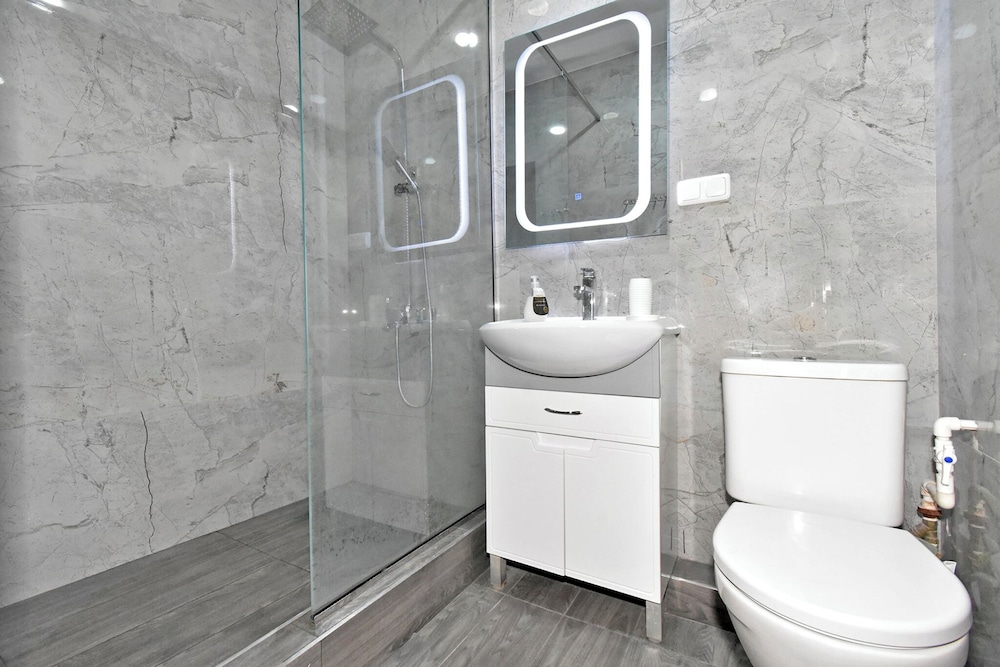 Apartment by Luxe Group GL152