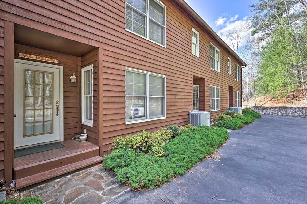 Mountainside Retreat: Stunning Watauga Lake Views! view 5
