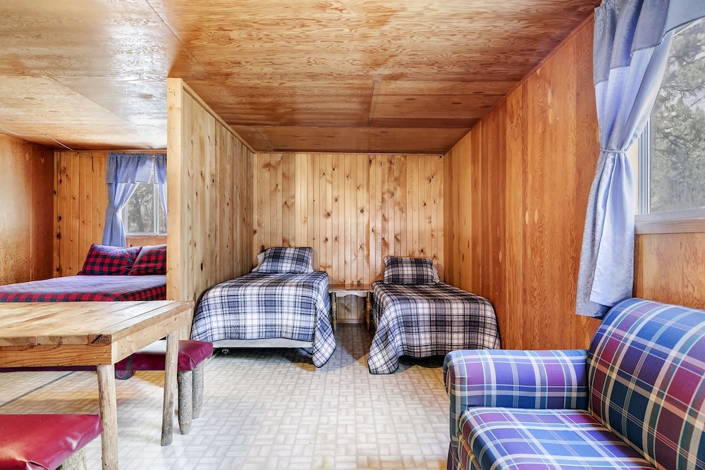 Sawtooth Lodge