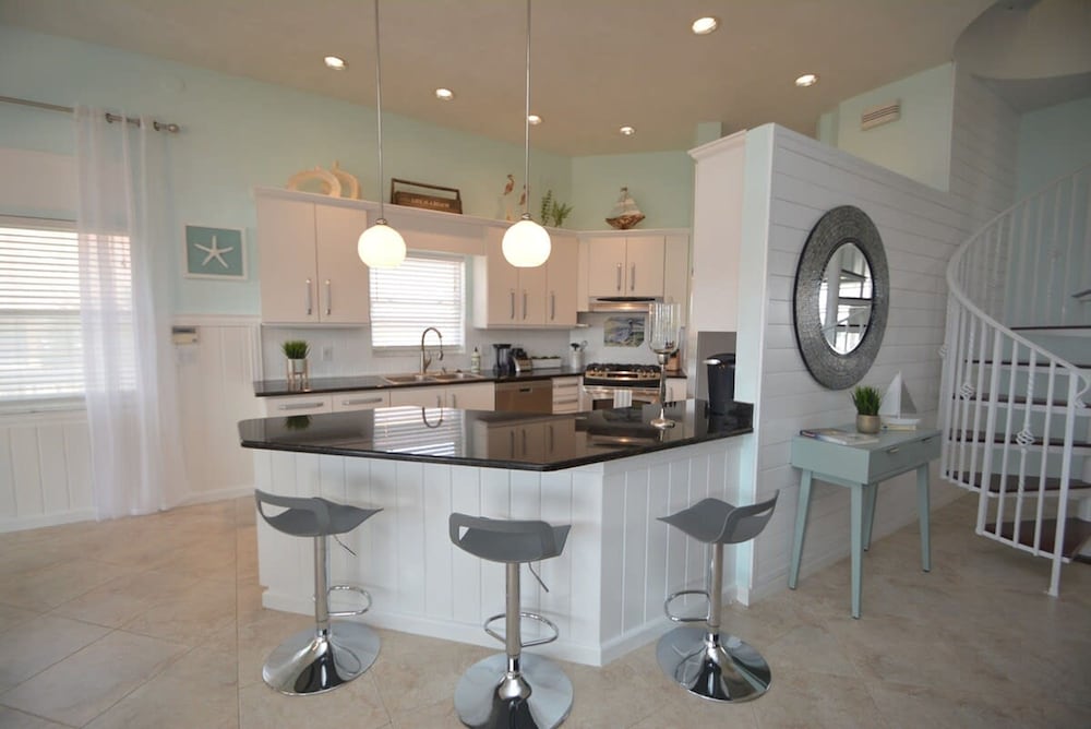Just Beachy A Luxury Retreat Sleeps 12 3 Levels With Elevator- Perfect for 1-3 Families