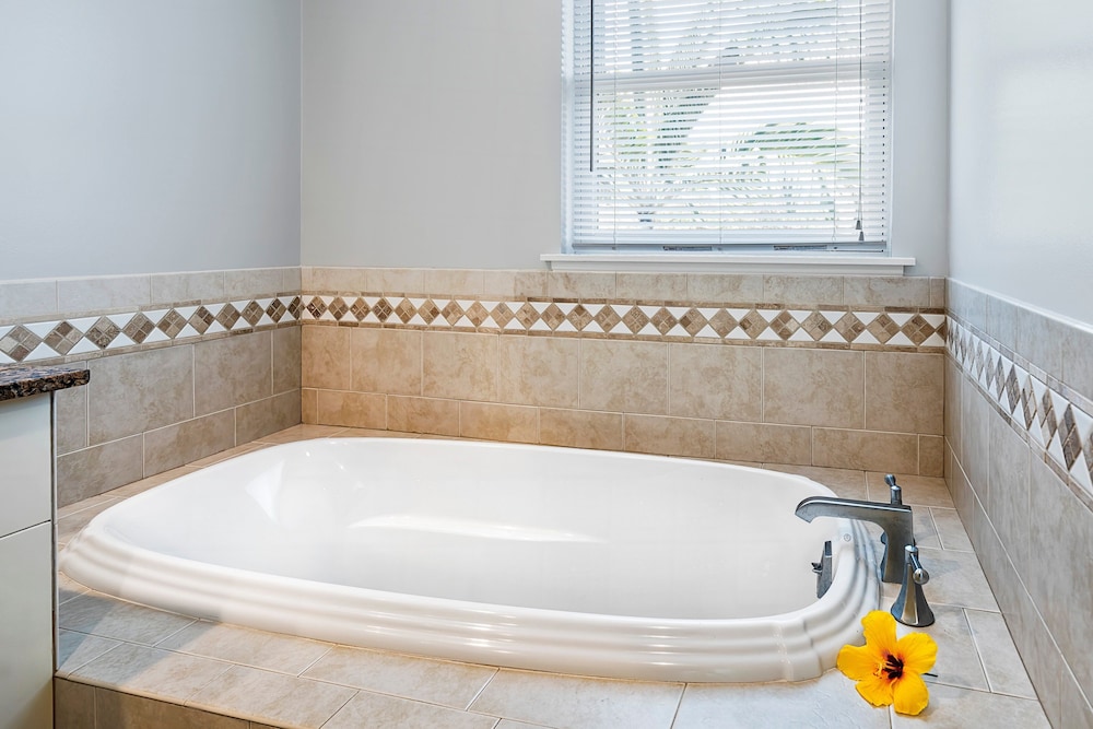 Concierge Included - Ocean View - Walk to Beach - Central AC - Vrkcv
