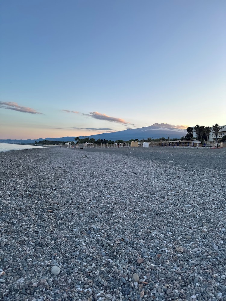 I Puritani on the beach