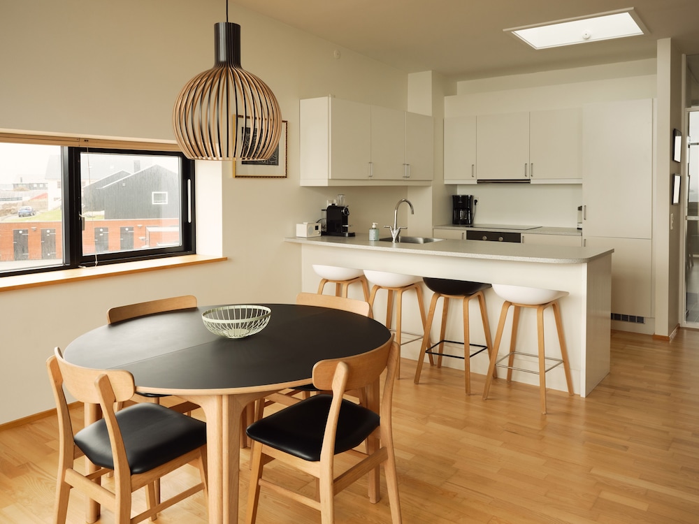 Stunning 1-Bedroom Apt With Breathtaking Scenery view 4