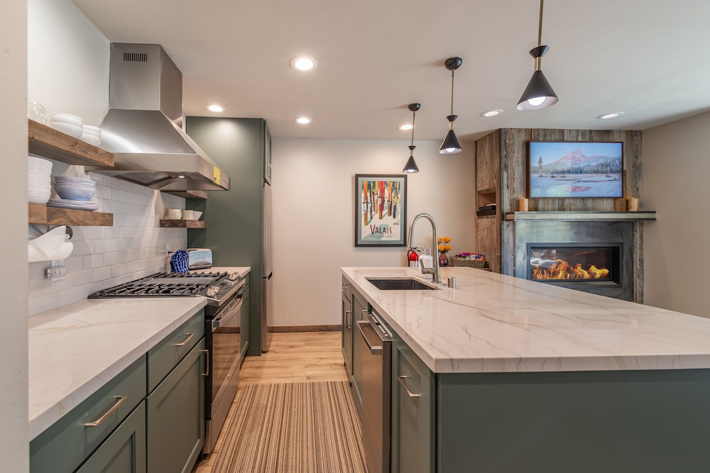 Lake Tahoe Vacations - VIP Ski-In Ski-Out Northstar Ski Trails by Sierra Getaways - Property Image 23
