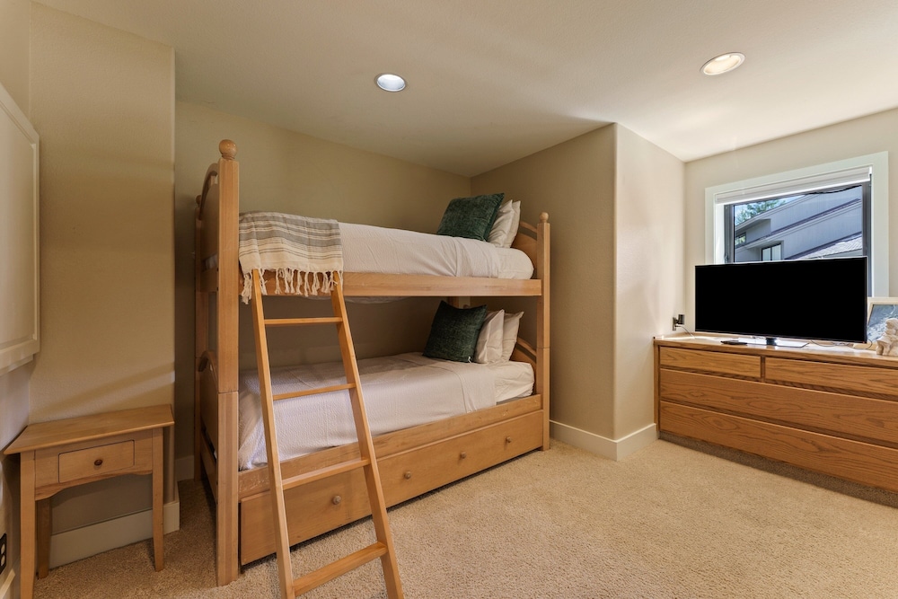 20 Aspen Lane 5 Bedroom Home