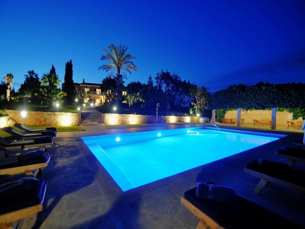 Exquisite Villa With Views
