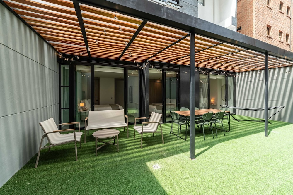 w Spacious 3BR w Outdoor Dining Terrace in Laureles