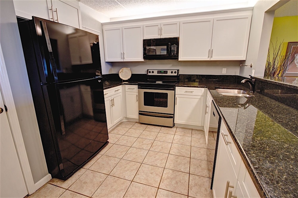 SEA Haven 118 [3/2] Free Activities! & Oceanfront Wifi Pool view 5