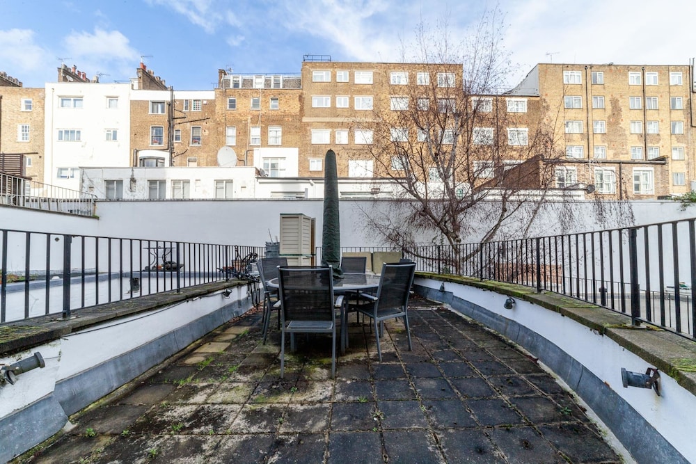 outdoor bbq area