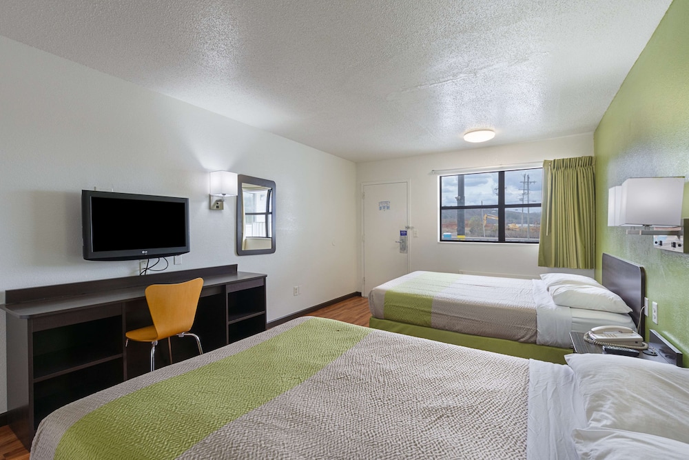 Chattanooga Vacations - Motel 6 Chattanooga, TN - Property Image 1