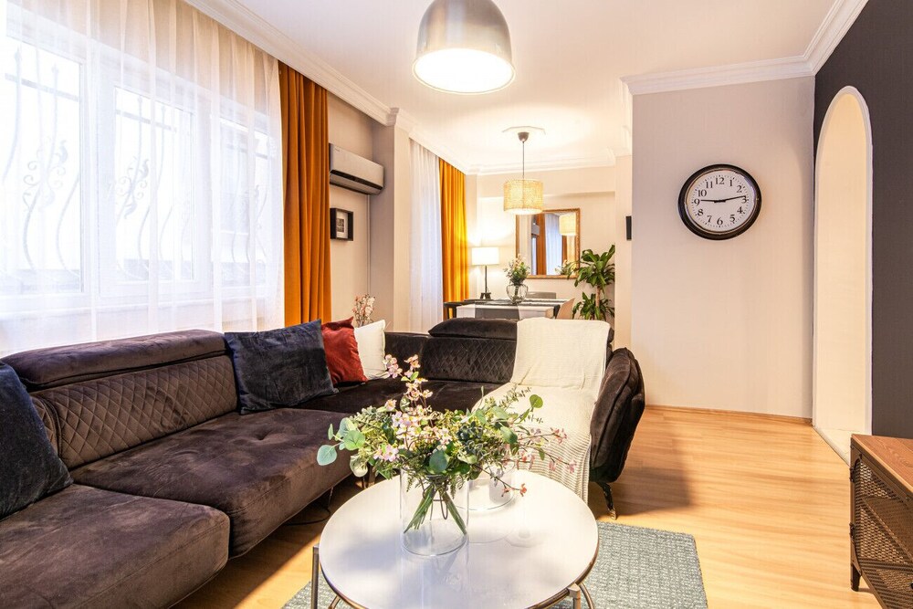 Central and Convenient Flat in Sisli