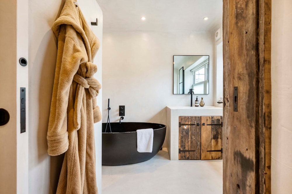 Long Term Stay- Notting Hill by Out of Office Lifestyle