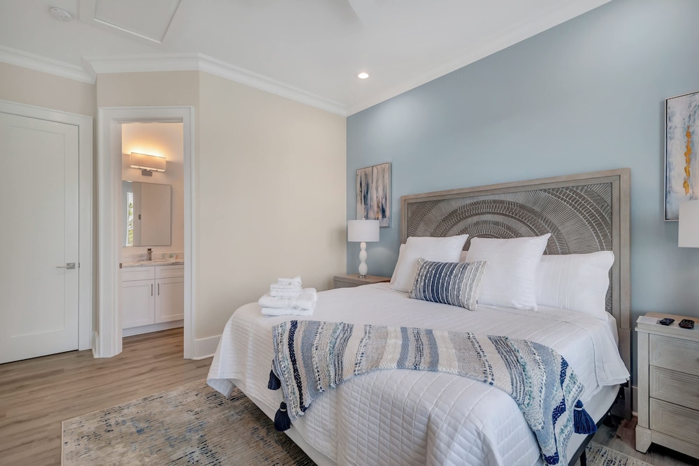 Azure Horizon Beachfront Charm in Gulf Shores