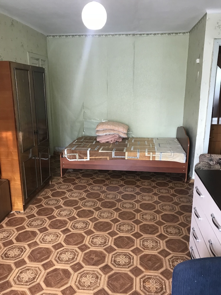 Apartment on Alleya Truda 3 view 4