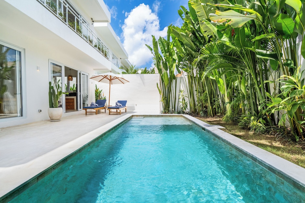 Eleven Villa Canggu - Calm Oasis with Pool and Privacy