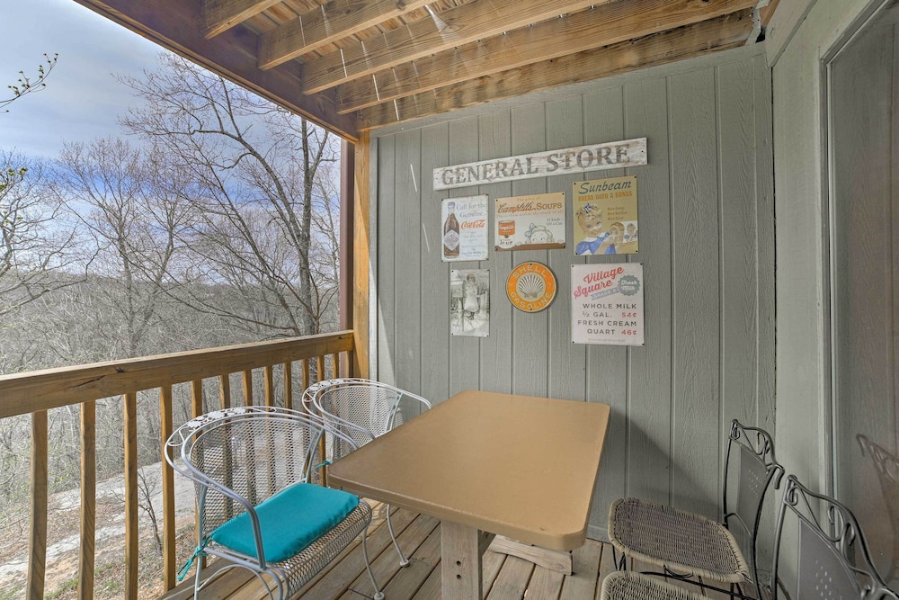 Condo w/ Pool Access - 2 Mi to Silver Dollar City! view 3