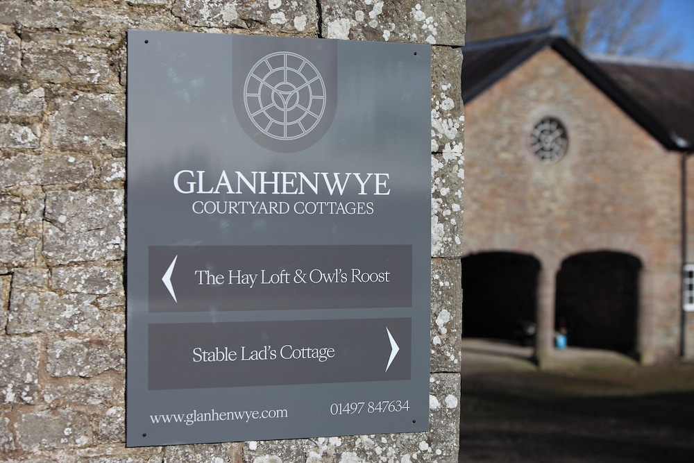 Glanhenwye Courtyard Cottages