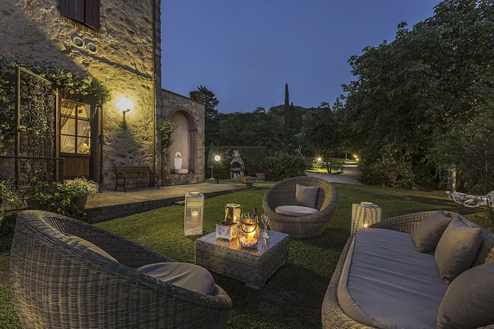 Bicocche Stone Farmhouse view 4