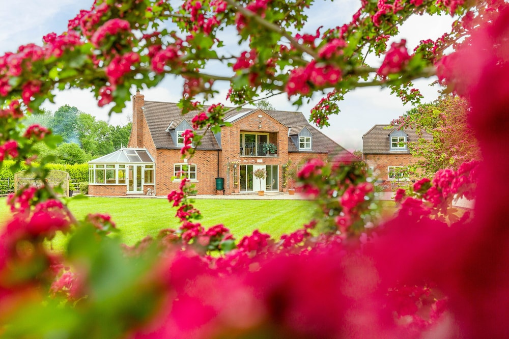 Broadleaf Lodge