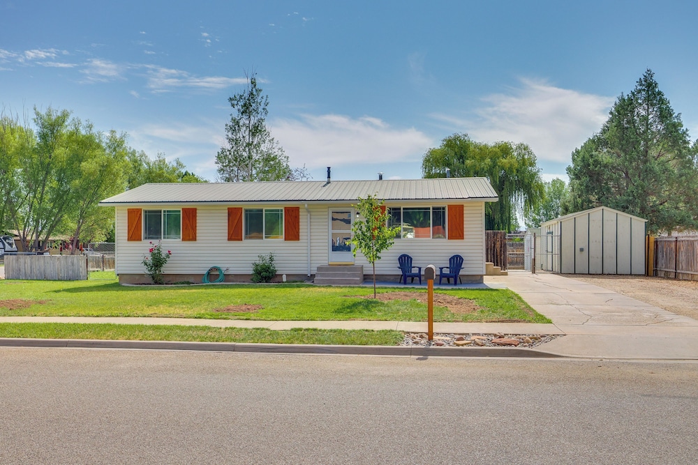 1 Mi to Main Street Vernal: Updated Home w/ Yard!