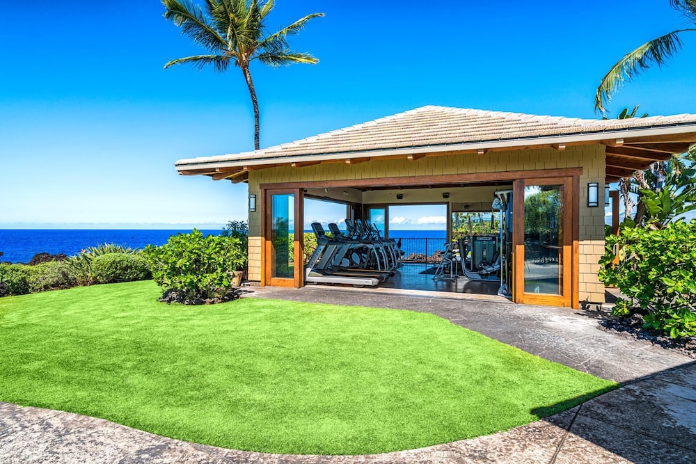 Halii Kai Oceanfront KBM Resorts 2 Units, 4 Bedrooms Ml-2567