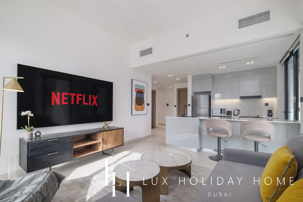 LUX The Modern Binghatti Canal Suite 3