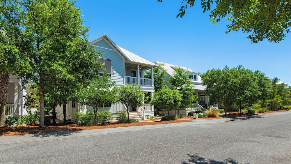 3br/2.5ba, Sleeps 8, Private Beach Access!