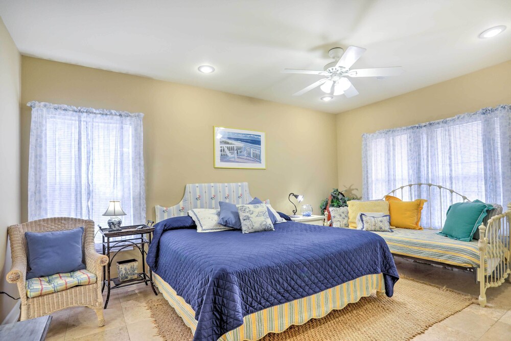 Gulf Shores Family Home w/ Deck, Walk to Beach! view 3