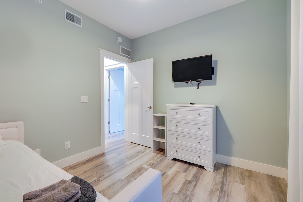 Walk to Beach: Traverse City Condo on Front Street