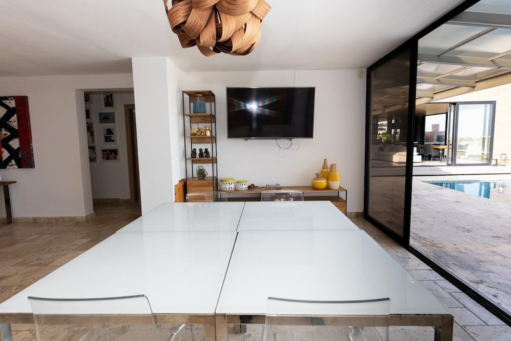 The Wow House by Acomodo