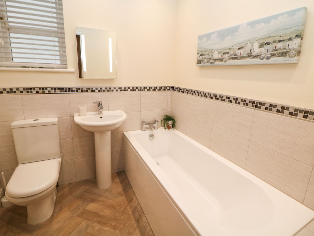 1 Knowleston House