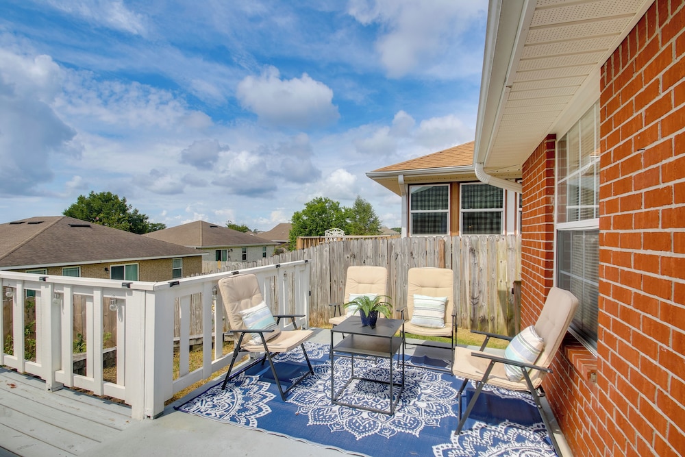 3 Mi to Escambia Bay: Home w/ Deck & Private Yard!