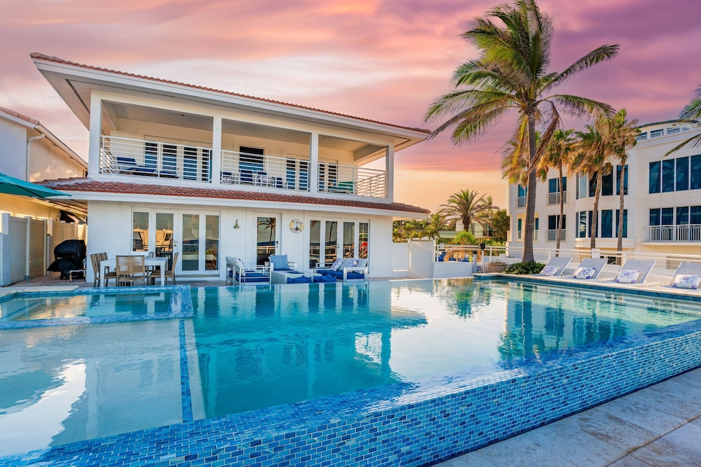 Beach Haven by Avantstay Pool Ocean Views Steps From the Beach