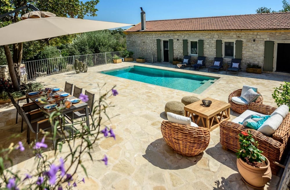 Serenity - Beautiful Newly Renovated Villa Close to Lakka view 2