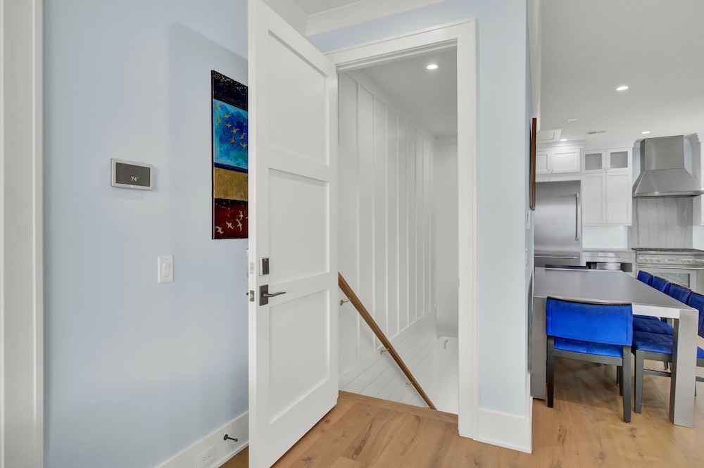 7 Beachwood East by Avantstay Steps to the Beach Ocean Views Hot Tub 7bdr
