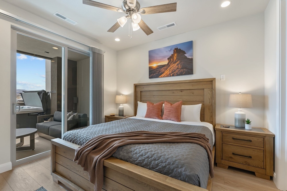 Canyon Country Oasis 6 Bedroom Townhouse