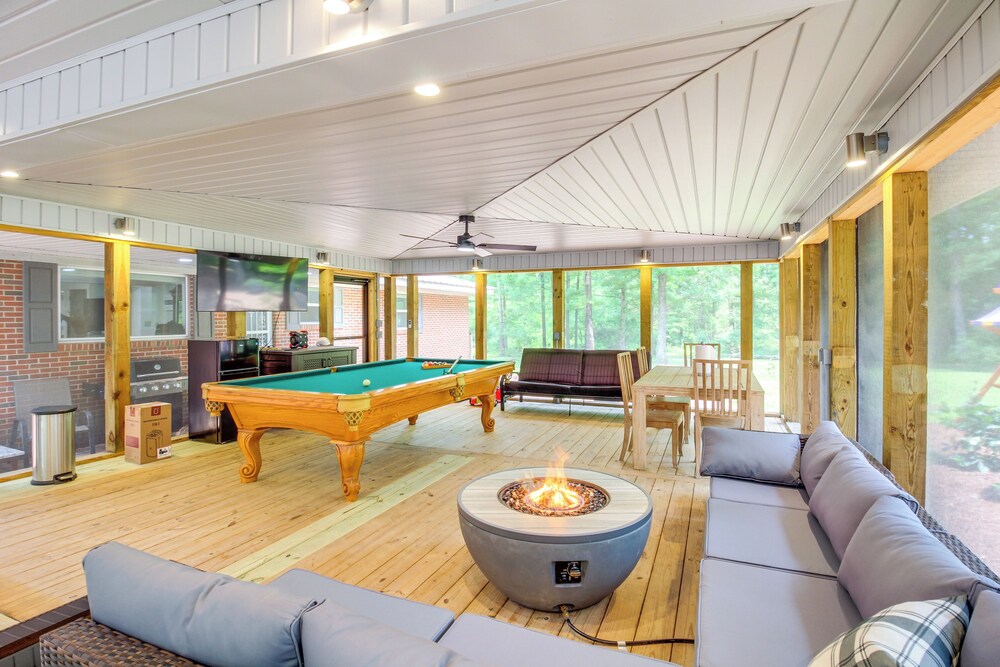 13 Mi to Guntersville Lake: Henagar Gem w/ Hot Tub