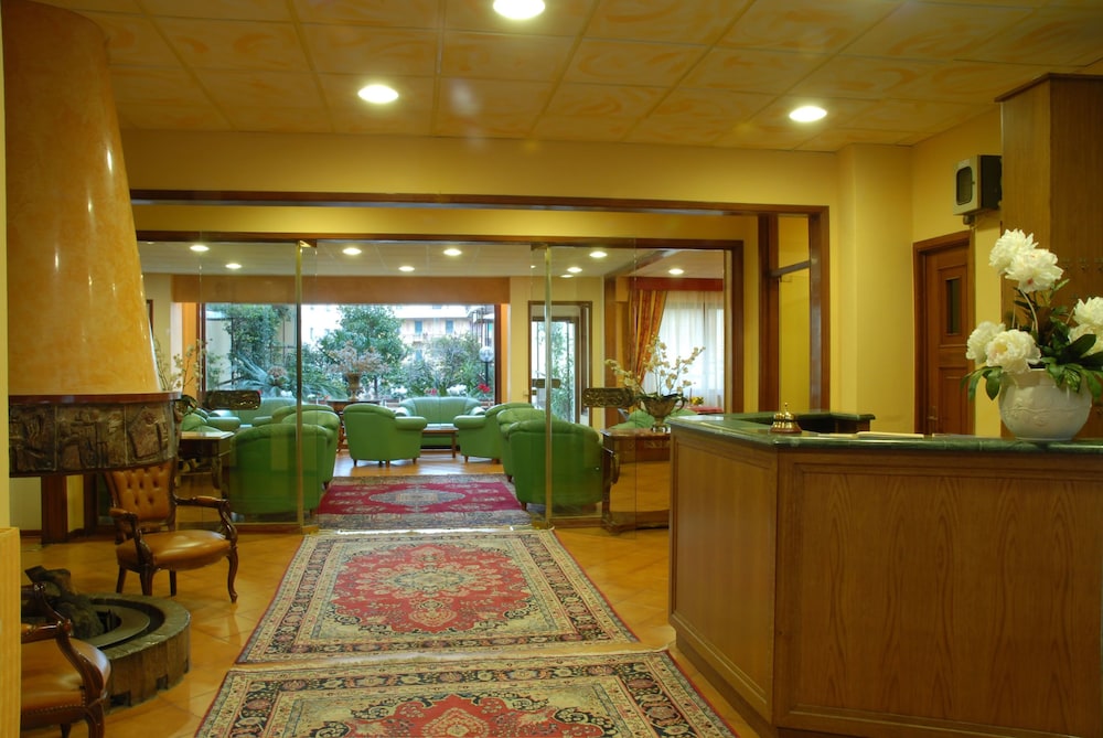 Lobby & Reception