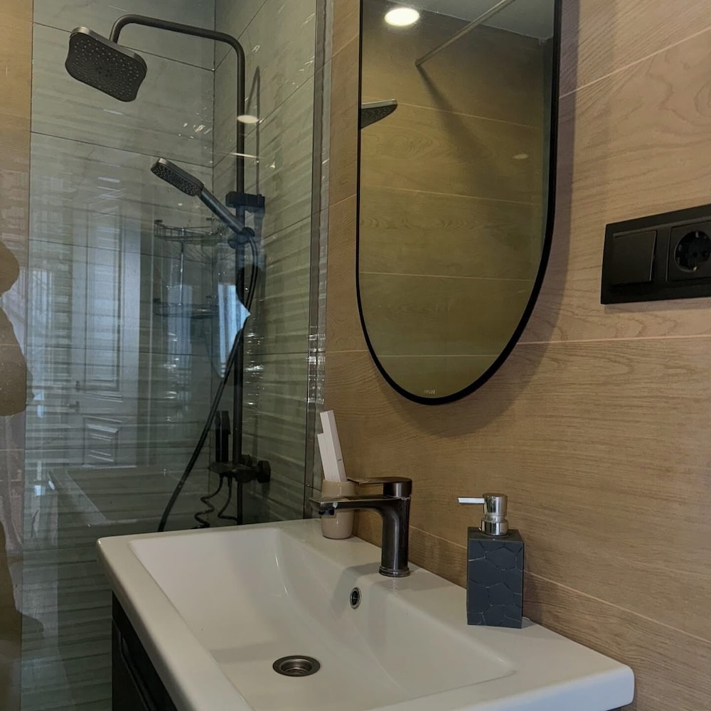 Aparan Guest House