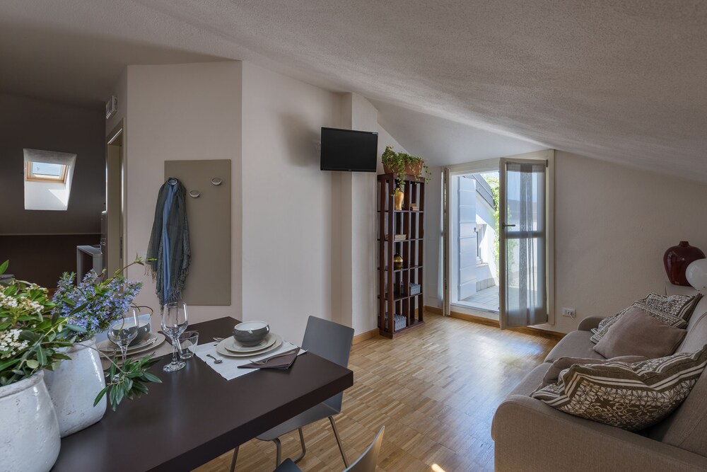 Vialeromadodici Rooms & Apartments