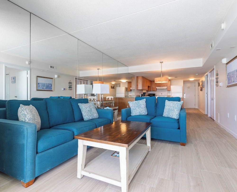 Bay Club Resort by Coolvacay
