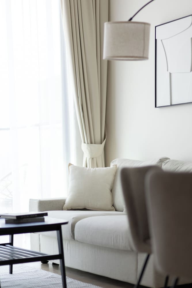 Bright 1BR in Binghatti Corner