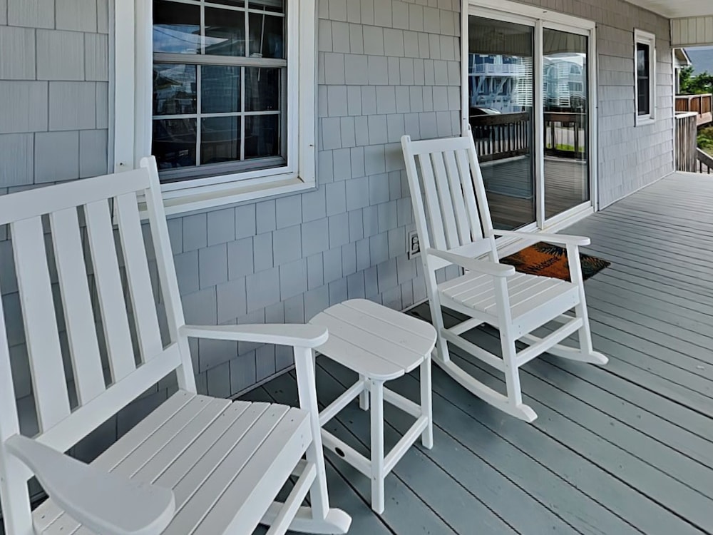 The Sassy Sea Turtle by Topsail Realty