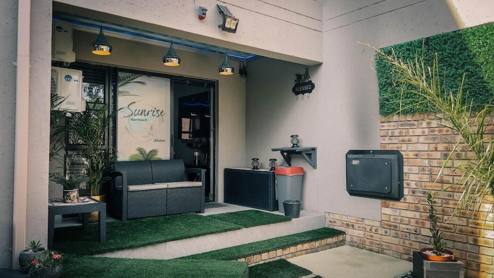 Luxurious Self-catering Apartment in Benoni With Private Entrance